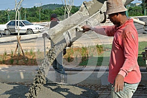 Liquid concrete mixing